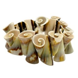 Rolled Trumpet Shell Stretch Bracelet